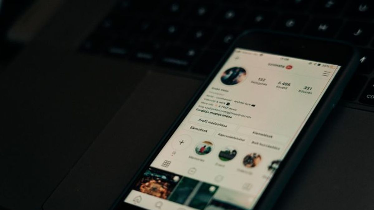 how to make instagram bio multiple lines