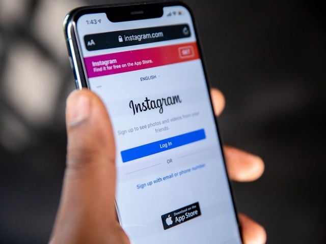 how to add admin to instagram