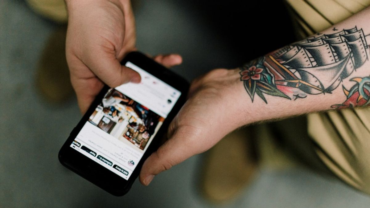 can people see what you search on instagram