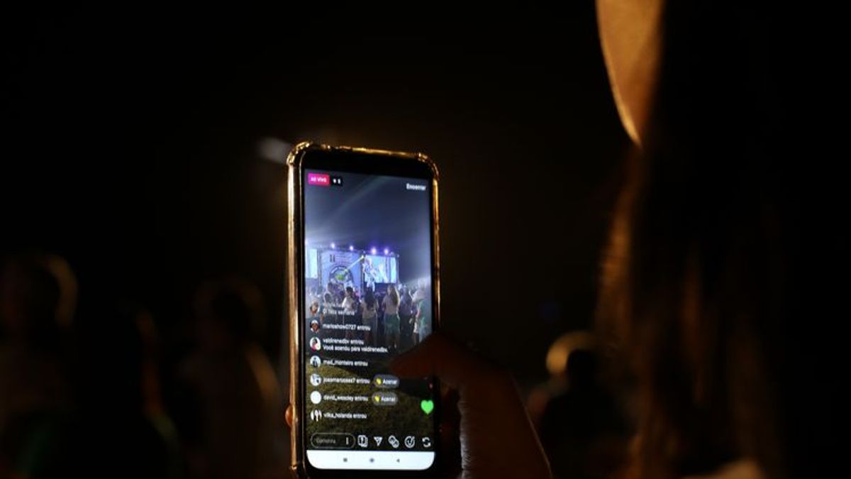 how to hide comments on instagram live