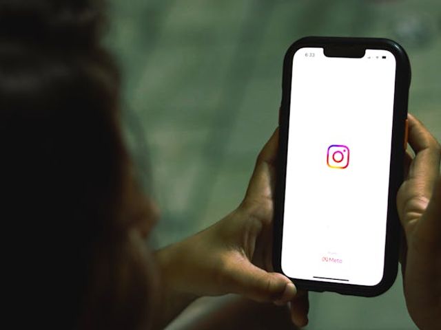 how to half swipe on instagram