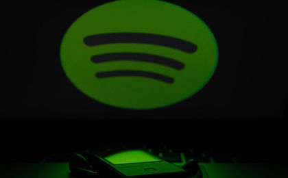 how to stop spotify from playing suggested songs