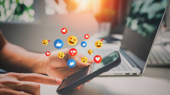 how to react to a message on instagram