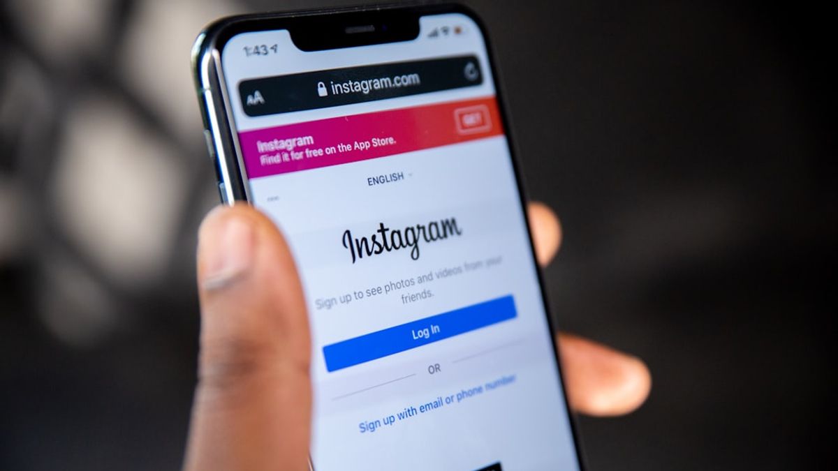 how to add admin to instagram