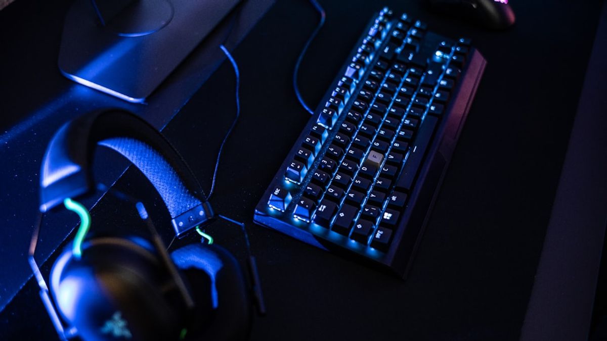 how to black out text on discord