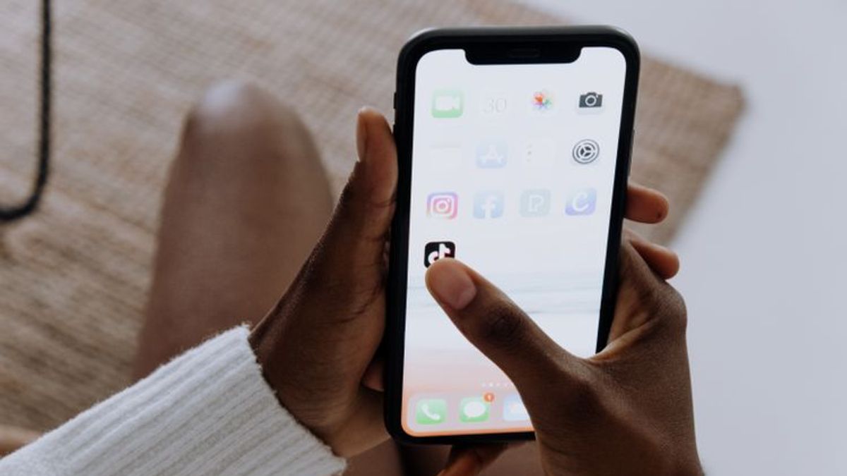 how to appear offline on tiktok